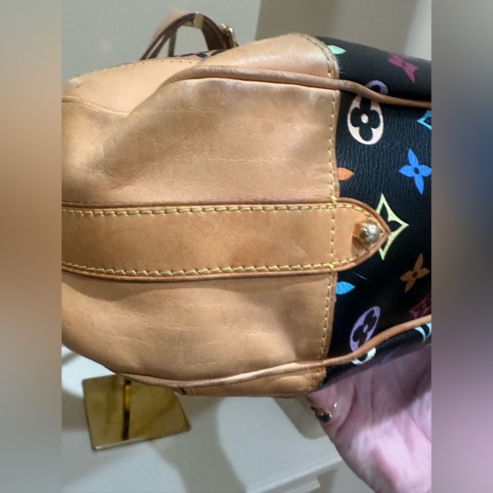 Louis Vuitton
x Takashi Murakami Monogram Multicolore Greta - Picture 7 of 16